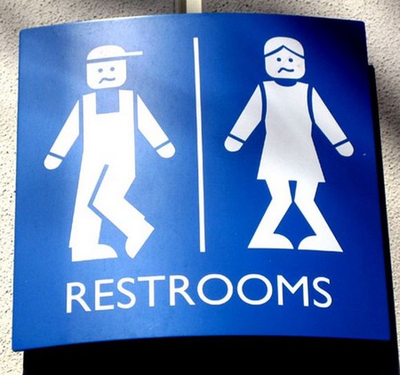 http://thatsreallyamazing.com/wp-content/uploads/2011/11/Funny-Toilet-Signs-Amazing-Facts7.jpg